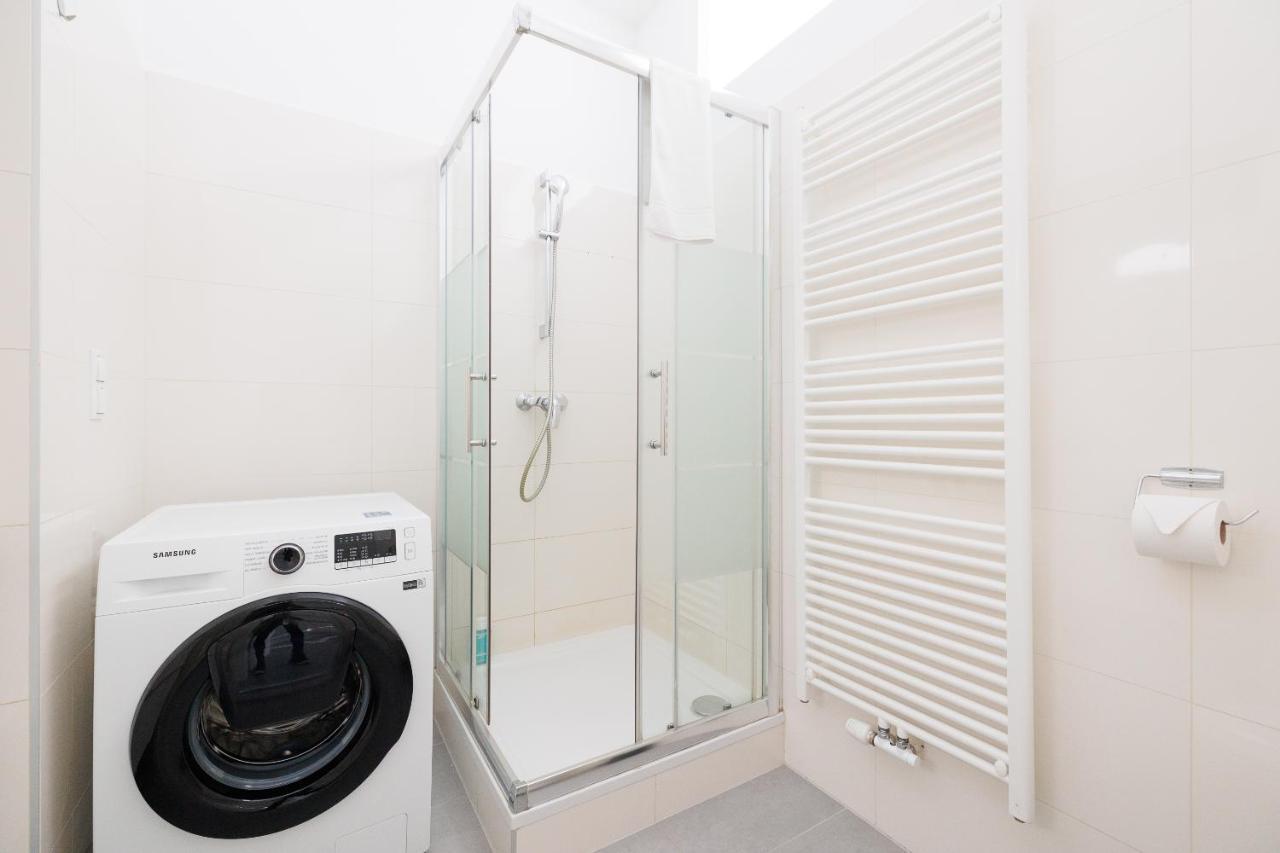 Central City Apartment - 2 Bedroom With Netflix Wina Bagian luar foto
