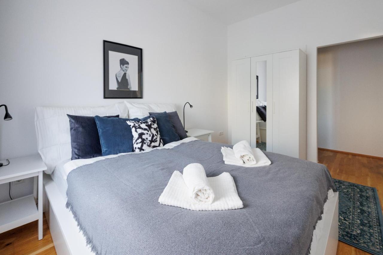 Central City Apartment - 2 Bedroom With Netflix Wina Bagian luar foto