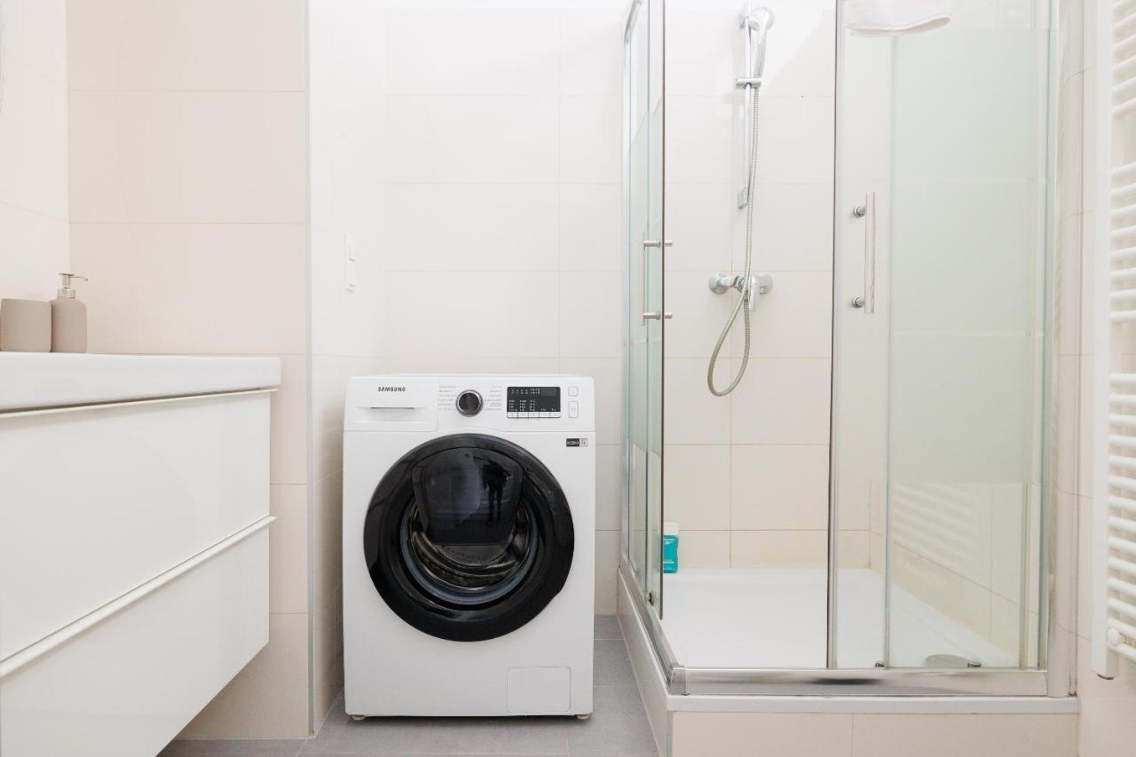 Central City Apartment - 2 Bedroom With Netflix Wina Bagian luar foto
