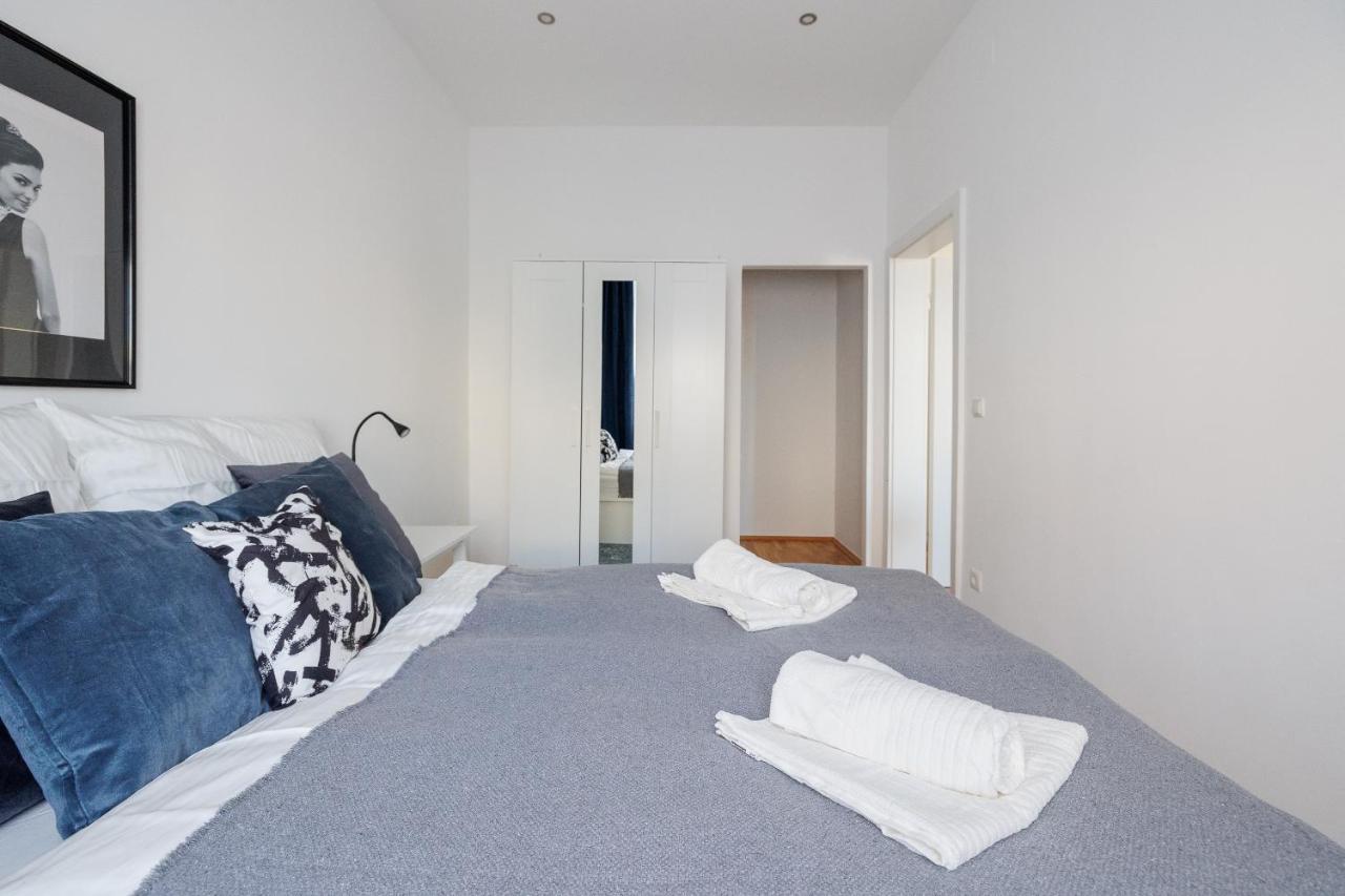 Central City Apartment - 2 Bedroom With Netflix Wina Bagian luar foto